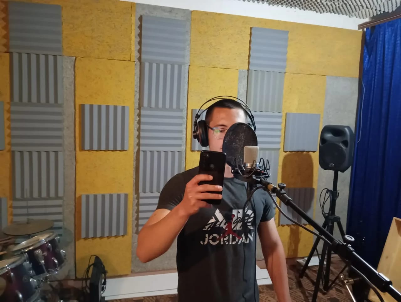 (VIDEO) Nikšićanin objavio album prvijenac: "Trka pacova" pogled na današnjicu, okruženje, društvene pojave