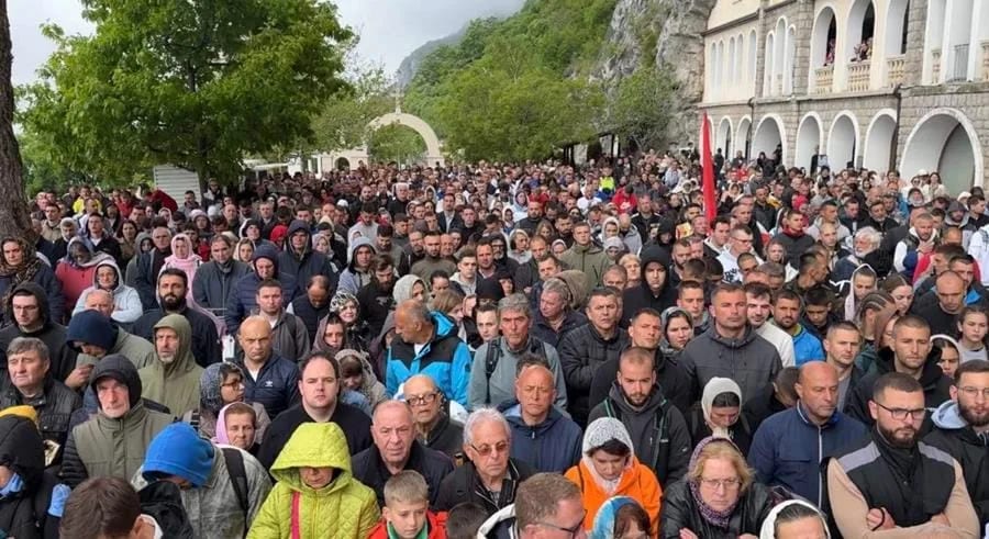 Hiljade vjernika na Ostrogu povodom praznika Svetog Vasilija