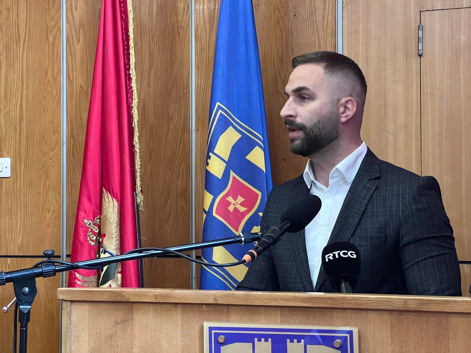 Muratović: Ćutanje vlasti o cjenovniku znači da nemaju odgovor