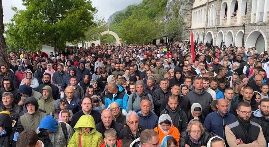 Hiljade vjernika na Ostrogu povodom praznika Svetog Vasilija