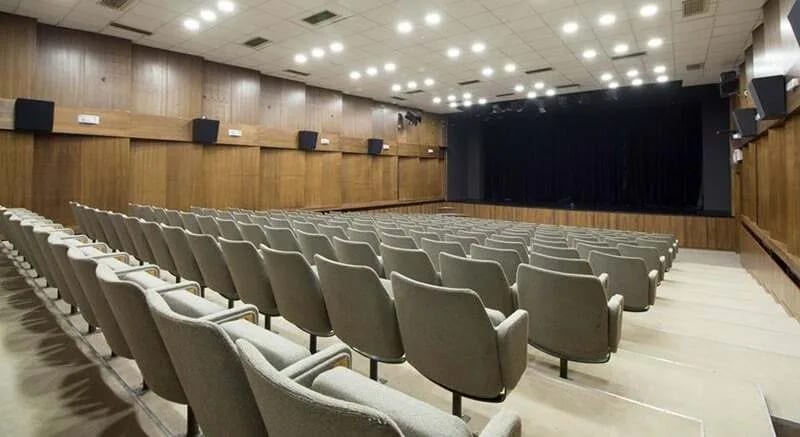 Moderna bajka ''Princeza koju je oteo zmaj koji otima princeze'' u dva termina