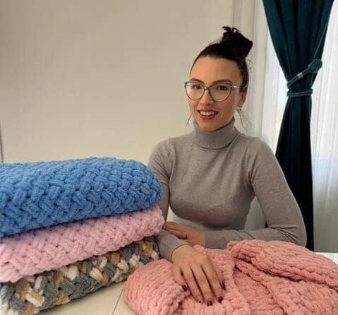 Nikšićanka Milica Jakšić pletenjem stvara porodične uspomene