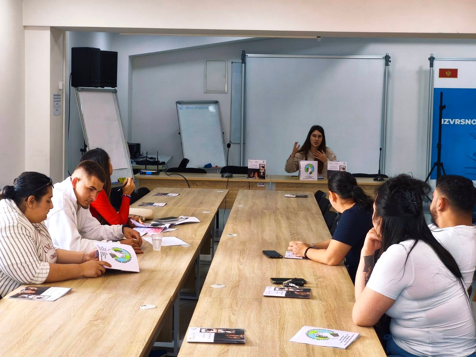 CAREP promovisao publikaciju o romskoj kulturi, identitetu i aktivizmu mladih