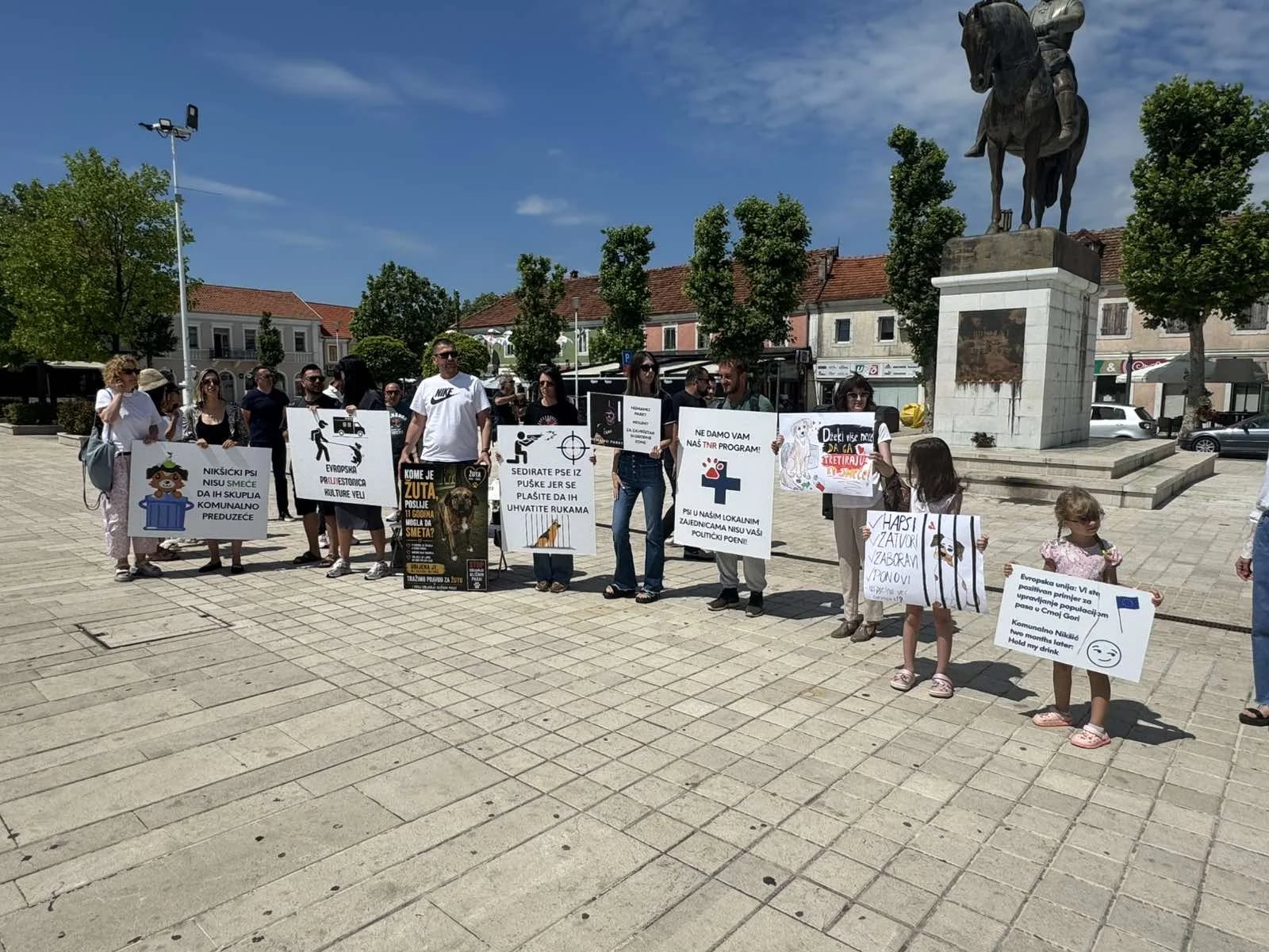 Održan protest Korine: “Psima je bolje na ulici nego u azilu“