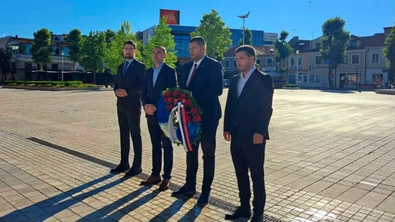 Kovačević položio vijenac na spomenik kralju Nikoli povodom Dana državnosti