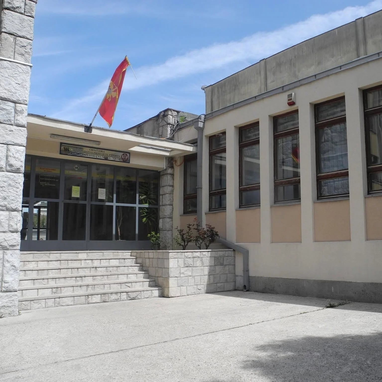 U pekare, vodoinstalatere, pa ni konobare niko neće
