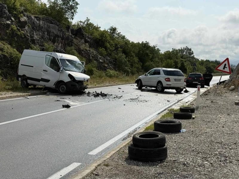 Dvije osobe teže povrijeđene u udesu na Vitalcu