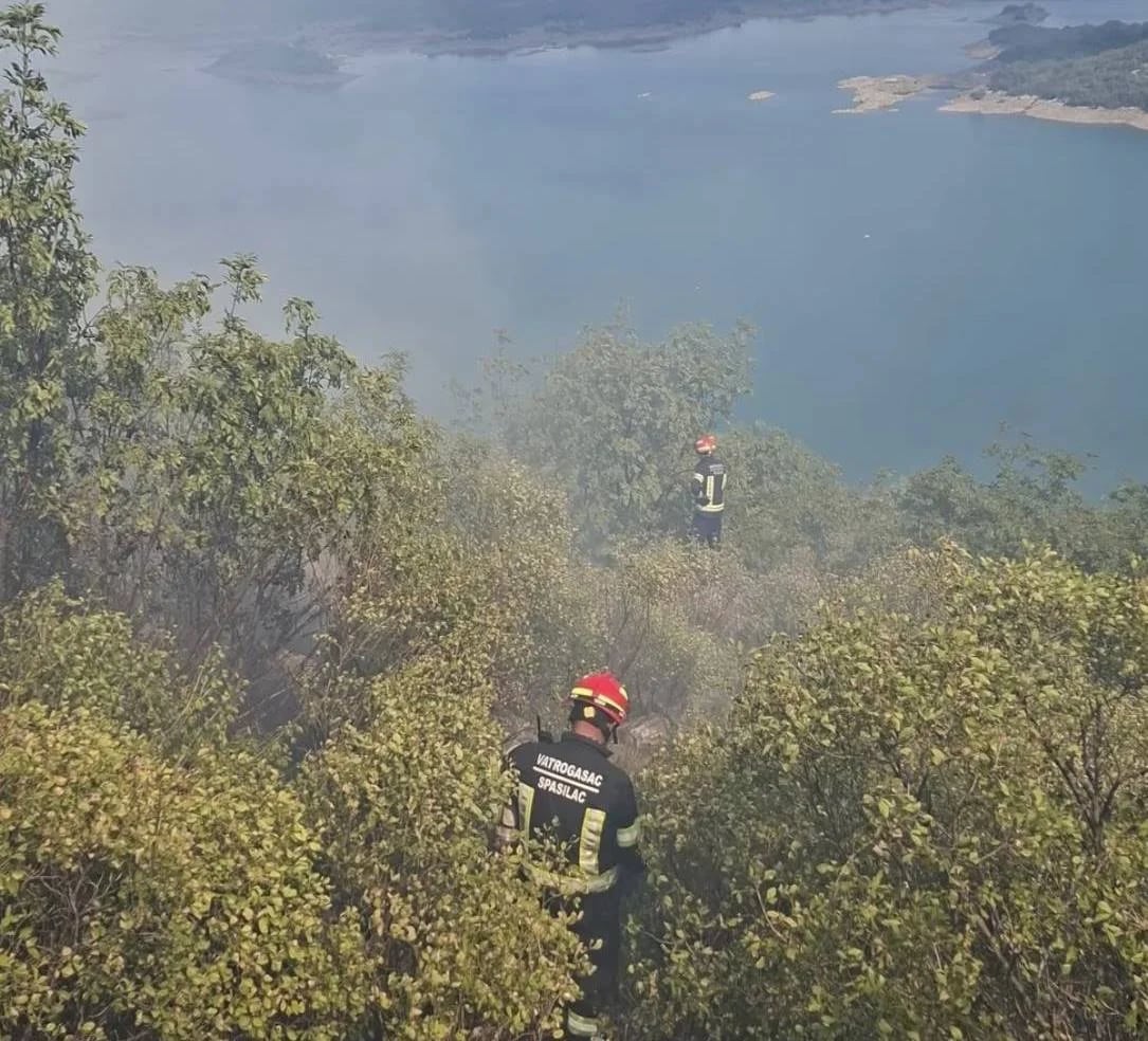 “Aktivan požar iznad Krupca, ali objekti nisu ugroženi”
