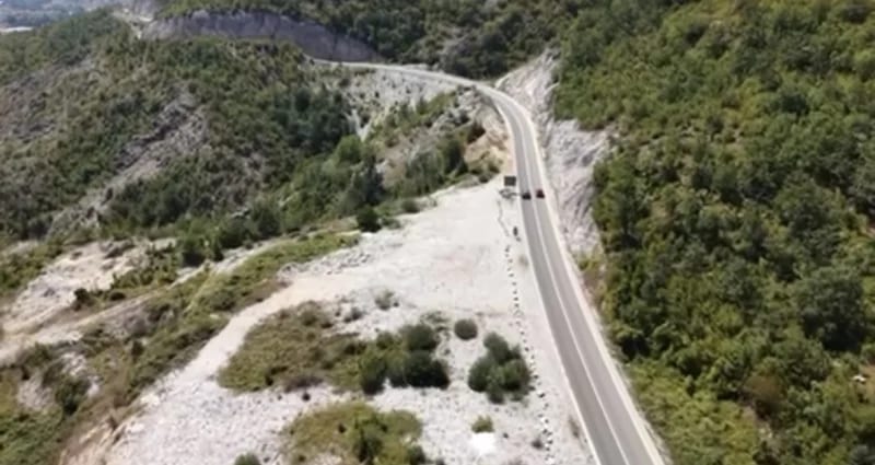 (VIDEO) Dronovi nikšićke policije u akciji: Preticao preko pune linije, pa kažnjen sa 150 eura