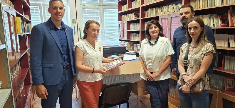 Rotary klub Nikšić donirao 110 knjiga školskoj biblioteci OŠ "Ratko Žarić“