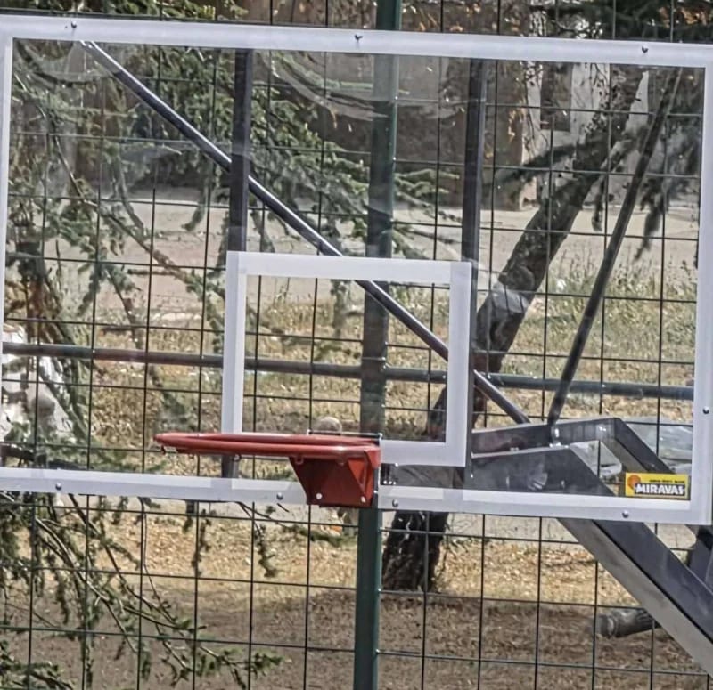 Tek postavljene mrežice skinute sa koševa, stanari traže video-nadzor na igralištu