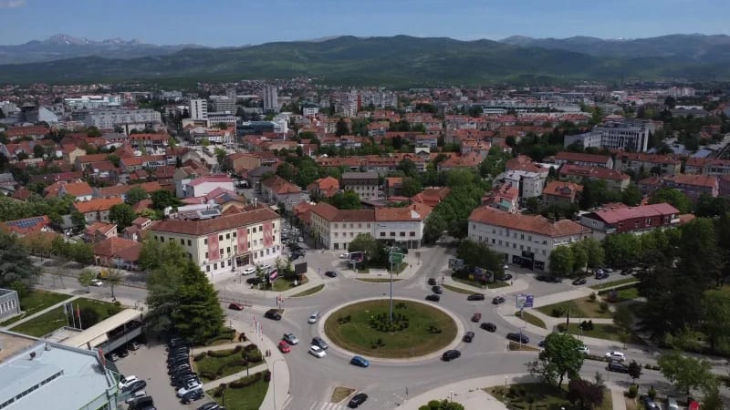 Tražili ga zbog nasilničkog ponašanja, a pronašli u štek stanu sa marihuanom i kokainom