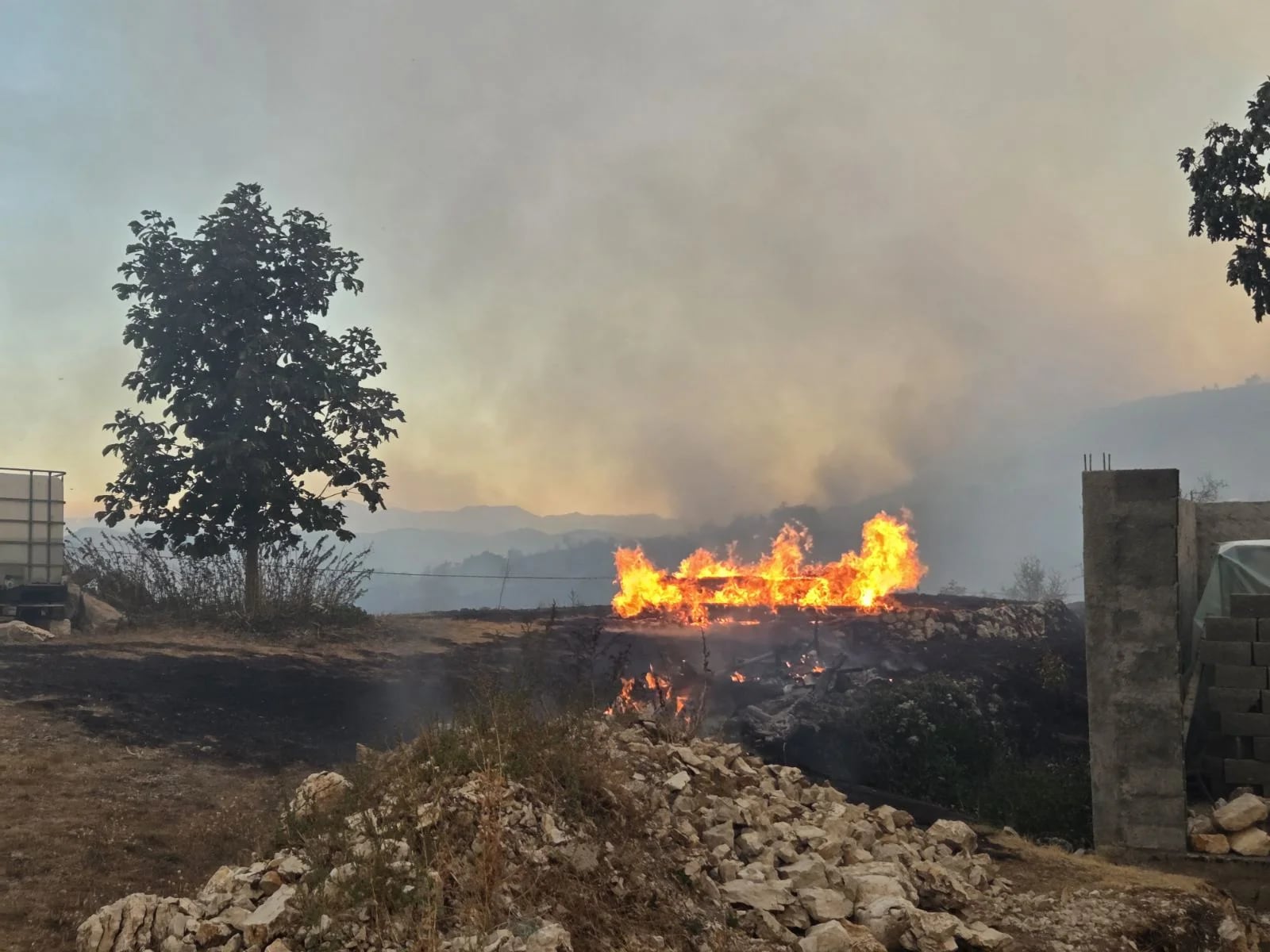 Povoljnija situacija, kiša ugasila dio požara u Goliji