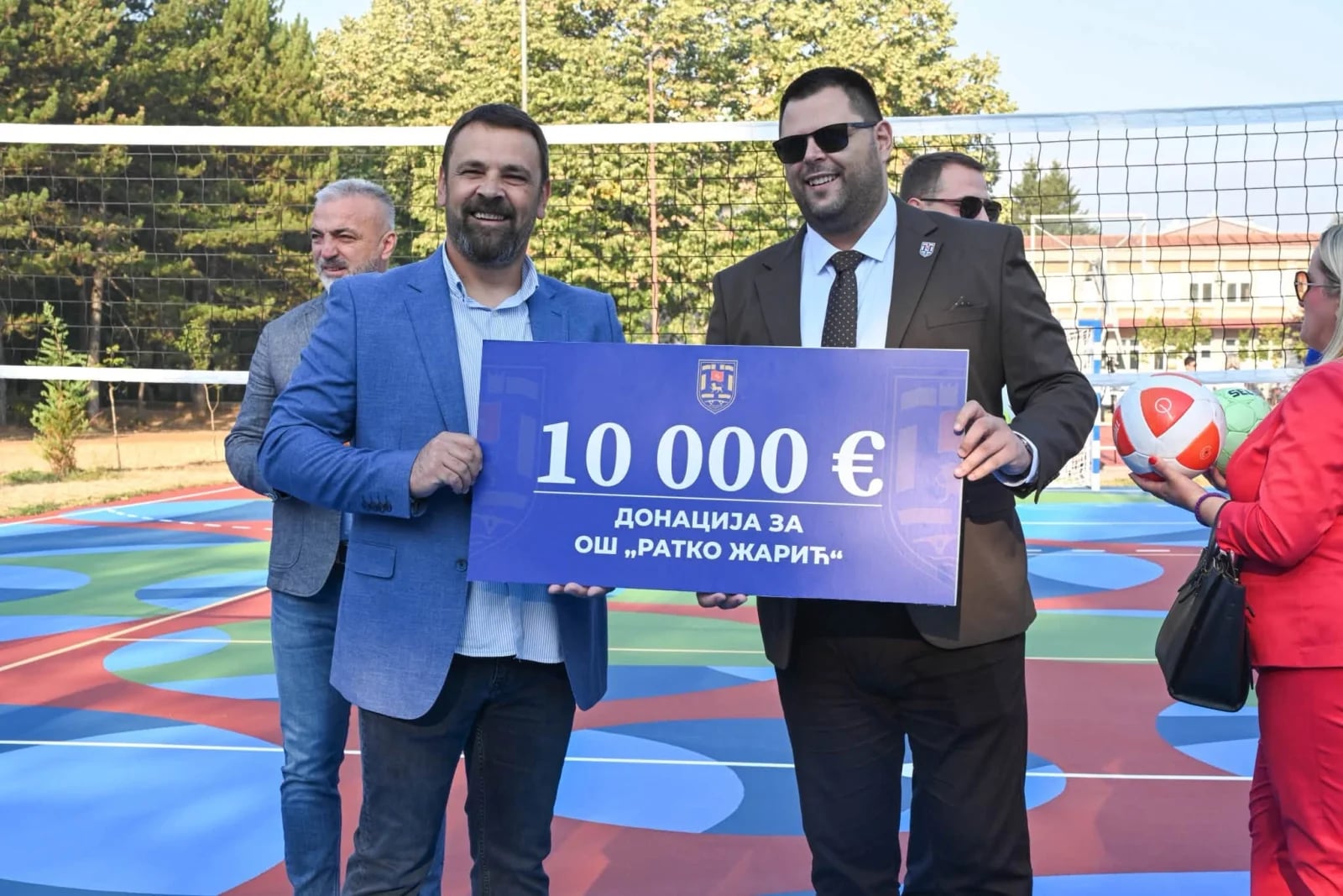 Obnovljen sportski teren u OŠ "Ratko Žarić“, Opština Nikšić donirala 10.000 eura