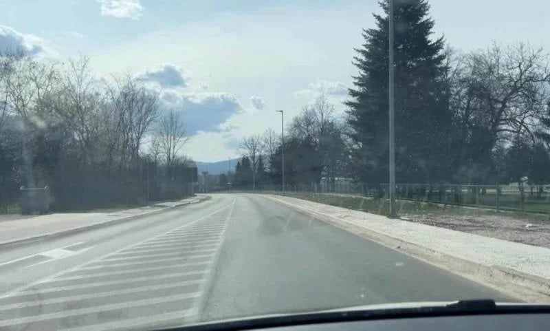 Putevi mokri i klizavi, oprez i zbog mogućih odrona