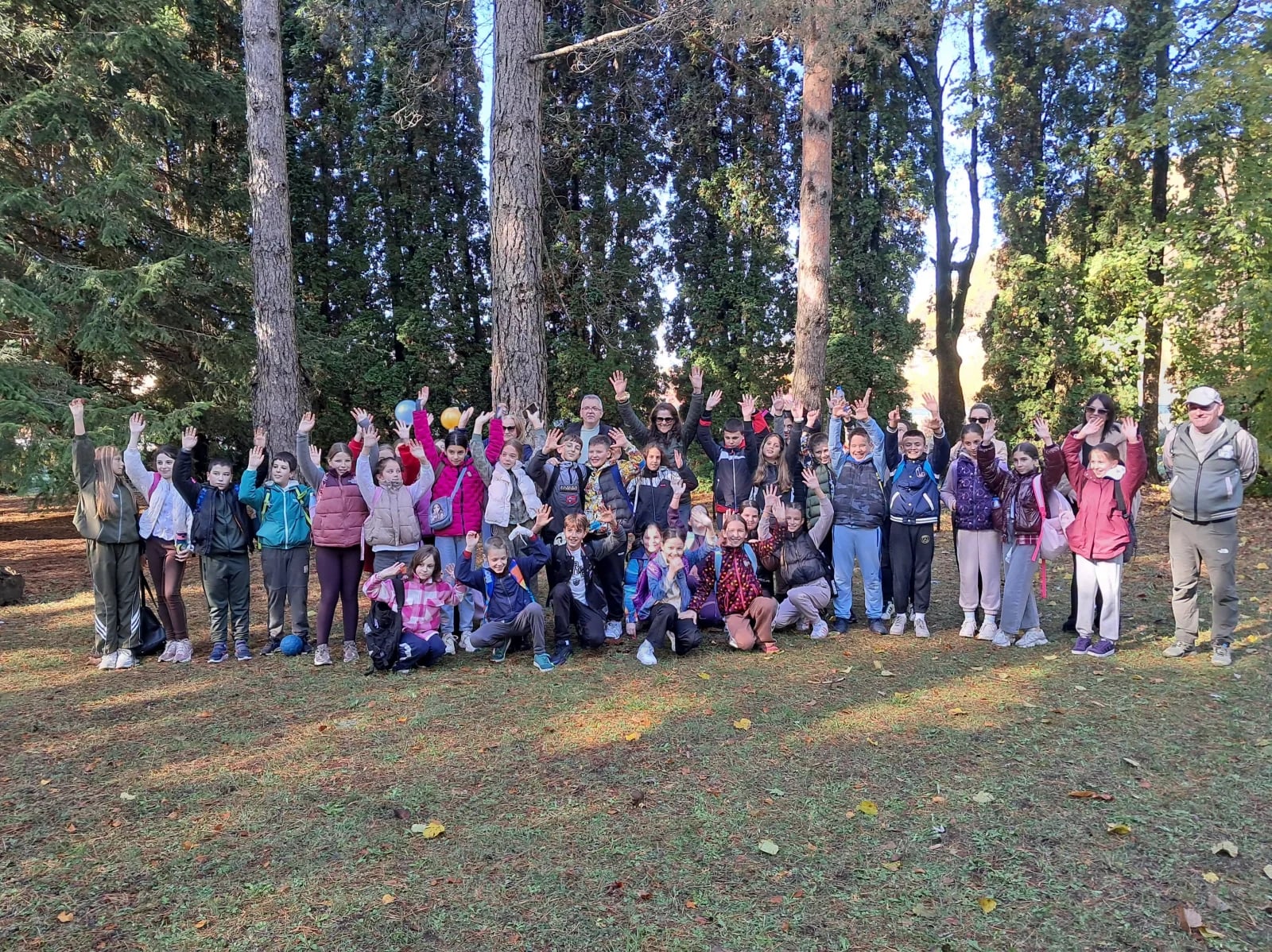 Novim gradskim autobusima do prirodnih ljepota Grahova, osnovci posjetili Arboretum i jezero