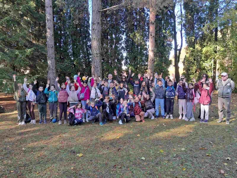 Novim gradskim autobusima do prirodnih ljepota Grahova, osnovci posjetili Arboretum i jezero